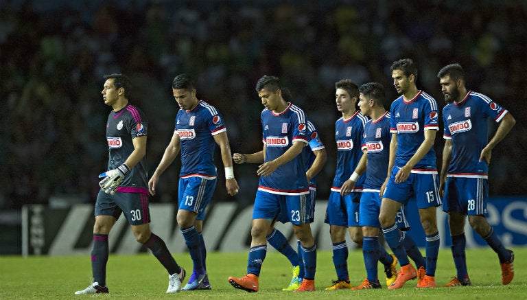 Jugadores de Chivas, luego de empatar por 1-1 contra Chiapas