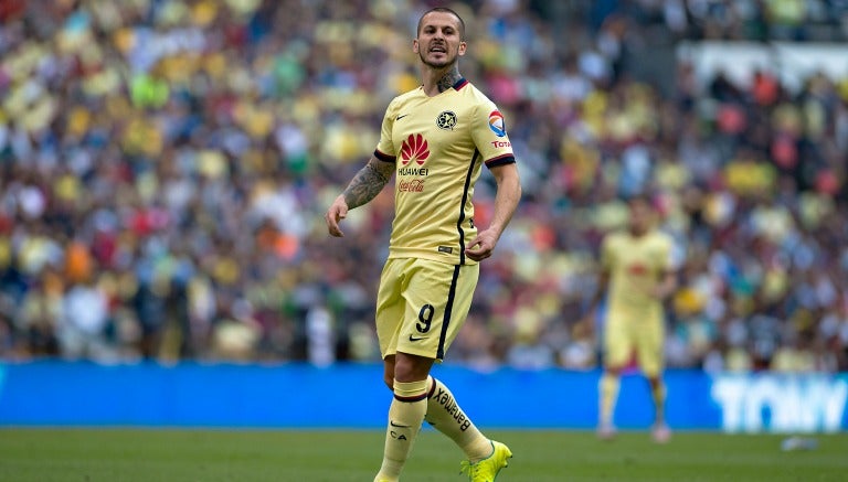 Darío Benedetto en un encuentro del América