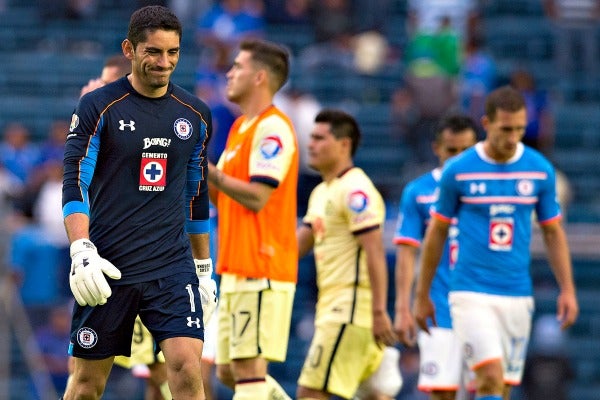 Corona se lamenta en un partido frente al América