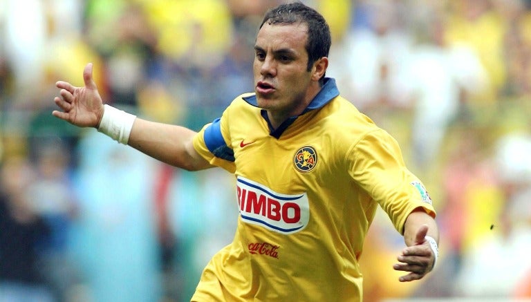 Cuauhtémoc Blanco celebrando una anotación con las Águilas