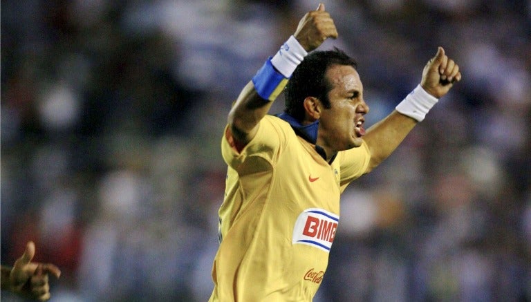 Cuauhtémoc Blanco festeja gol con América