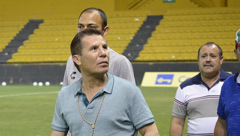 Julio César Chávez en el entrenamiento de Dorados