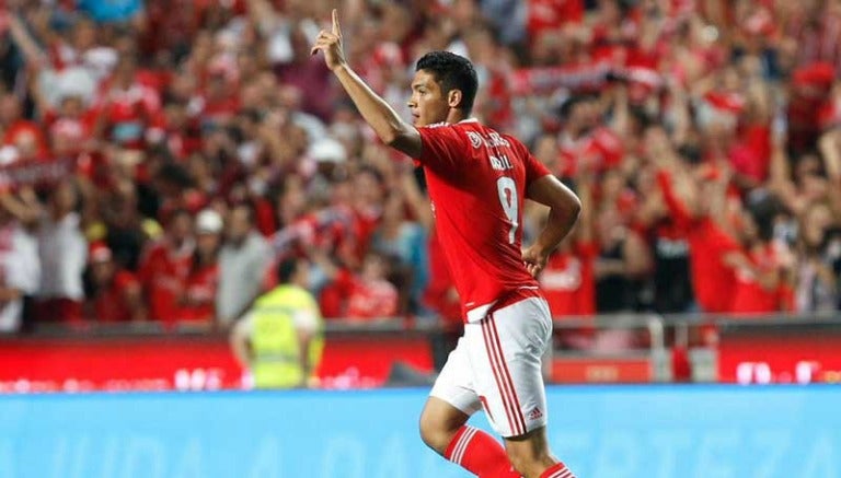 Jiménez celebra un gol con el Benfica