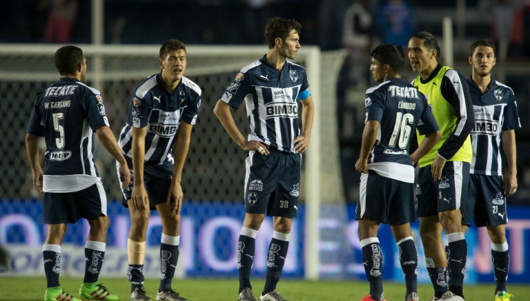 Basanta junto a sus compañeros en el Estadio Azul 