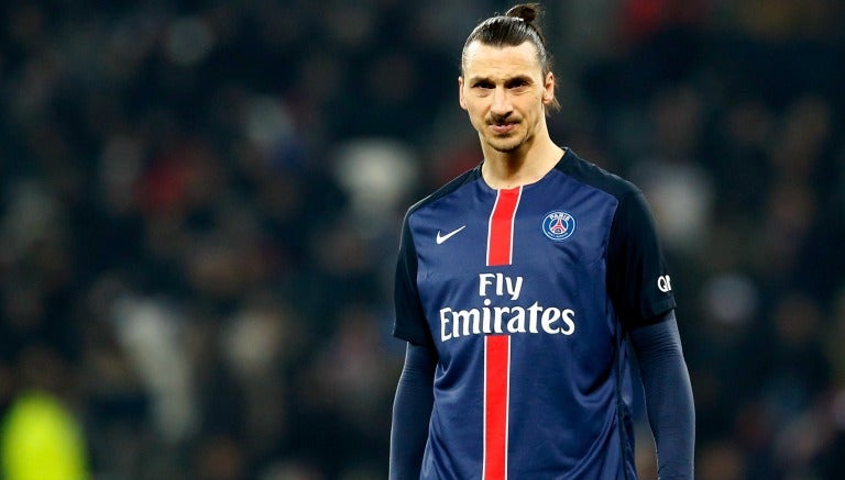 Zlatan lamentando la derrota parisina