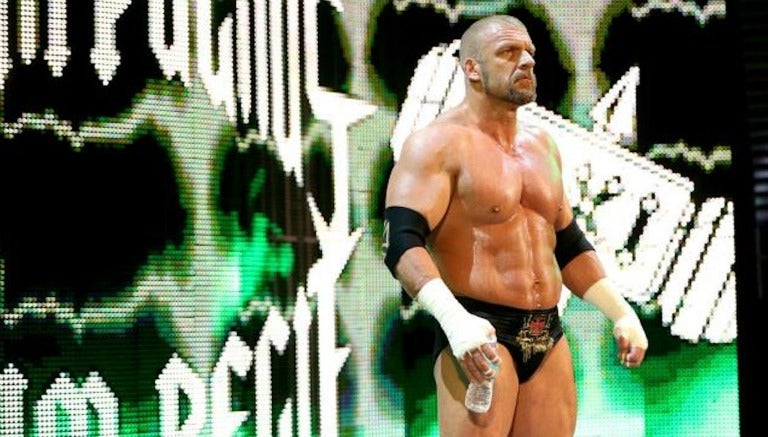 Triple H haciendo su entrada al ring