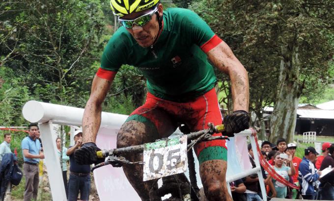 El ciclista mexicano Ignacio Torres, durante una prueba