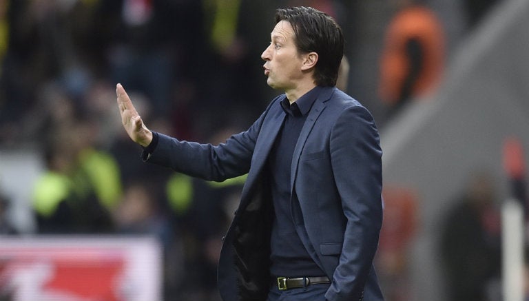 Roger Schmidt durante un partido del Bayer Leverkusen