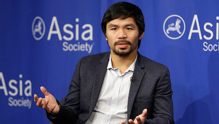 Pacquiao, dialogando en un evento