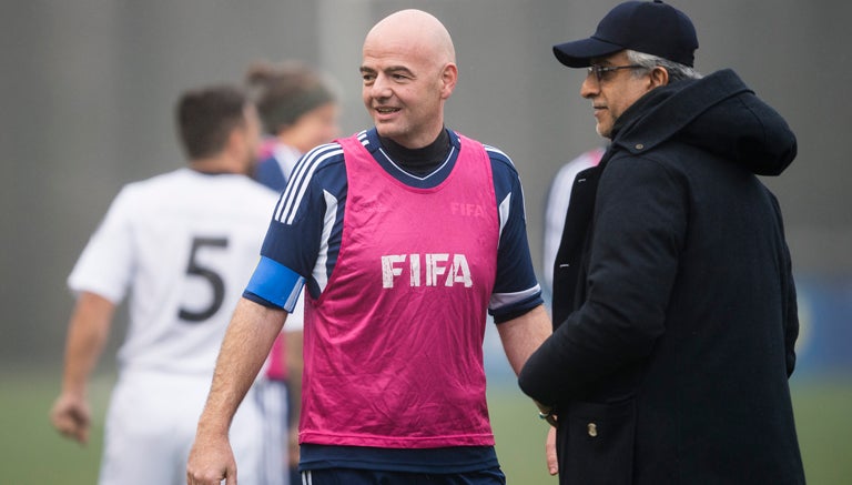 Infantino durante un partido amistoso con 'leyendas'