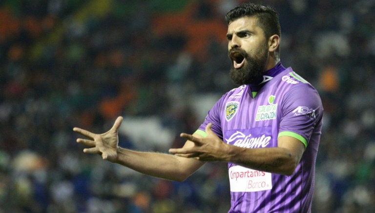 Felix Araujo durante un partido de Jaguares