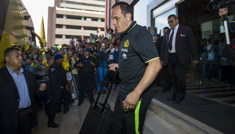 Blanco saliendo con rumbo al Estadio Azteca