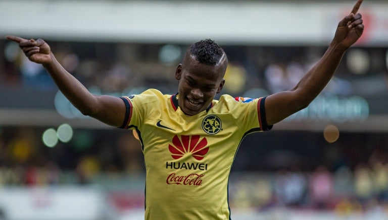 Darwin Quintero festejando uno de sus tantos contra Morelia