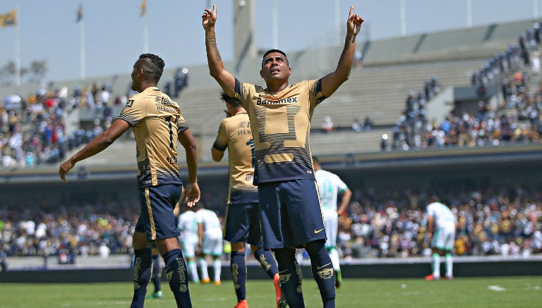 Ludueña celebra un gol en CU 