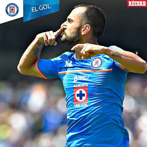 Víctor Vázquez celebra su primer gol en Liga MX