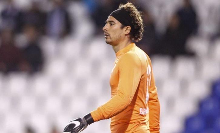 Ochoa en un juego con el Málaga