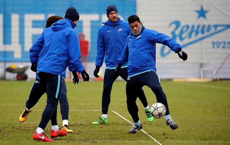 Hulk controla el balón en práctica del Zenit