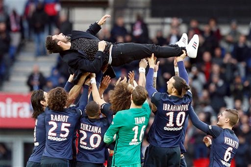 Jugadores del PSG en despedida de Lavezzi