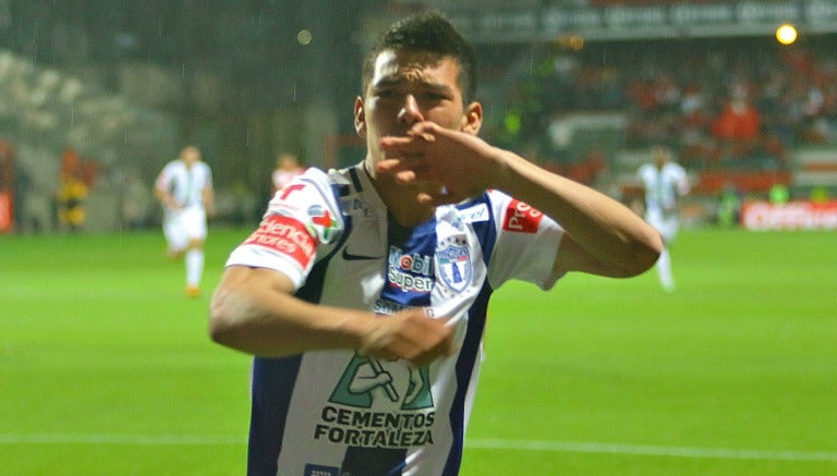 Hirving Lozano festeja uno de sus goles