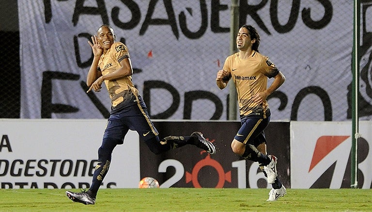 Quiñones festeja gol contra Olimpia en Libertadores