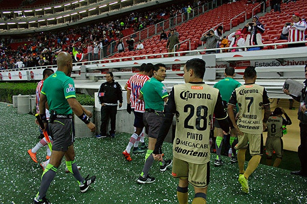 Los jugadores se resguardan de la tormenta