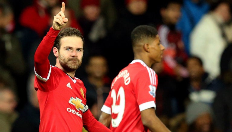 Mata festeja un gol con el Manchester United