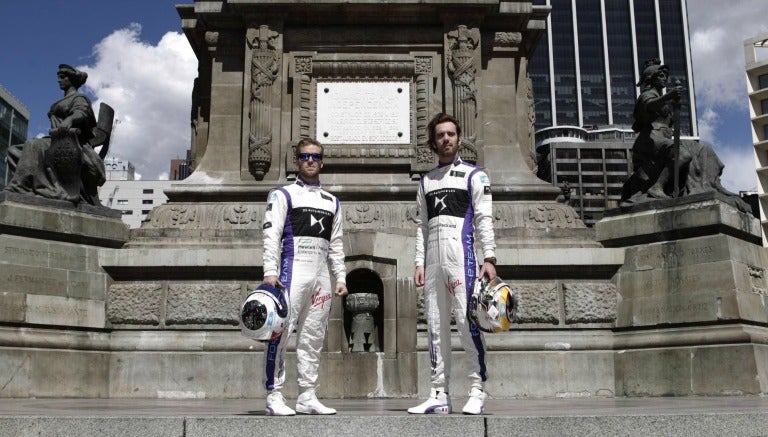 Sam Bird y Jean-Eric Vergne en sesión con RÉCORD en el Ángel de la Independencia