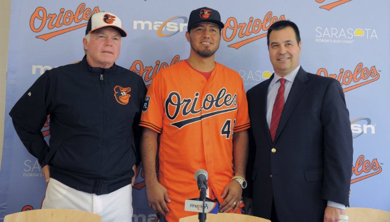 Gallardo durante su presentación con los Orioles