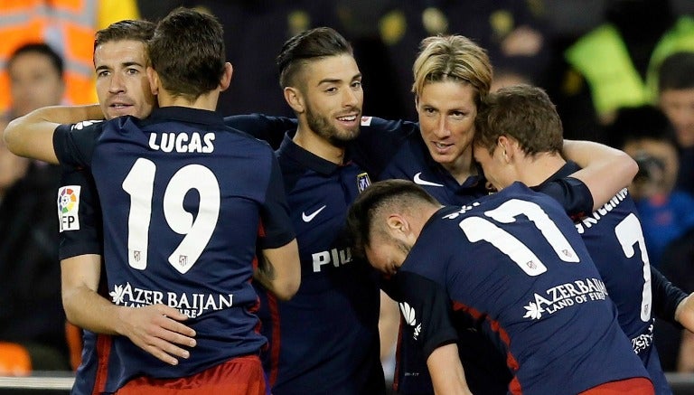 El Niño Torres y sus compañeros celebran un gol del Atlético