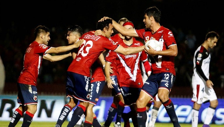 Jugadores de Veracruz festejan un gol