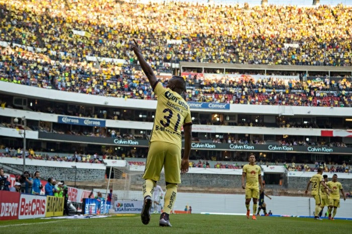 Quintero dedica un gol a la afición en el Azteca