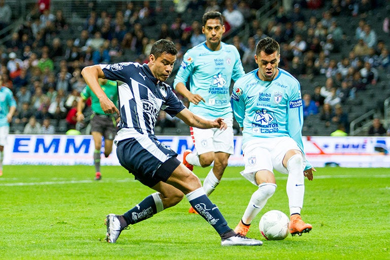 Accion durante el partido Monterrey vs Pachuca, Jornada 5 del C2016