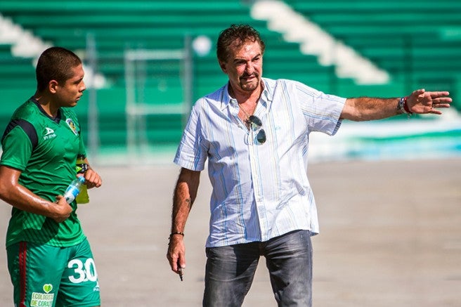 Ricardo La Volpe durante un partido de Jaguares 