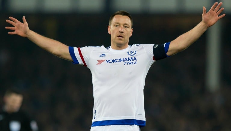 John Terry pensativo en el encuentro de FA Cup