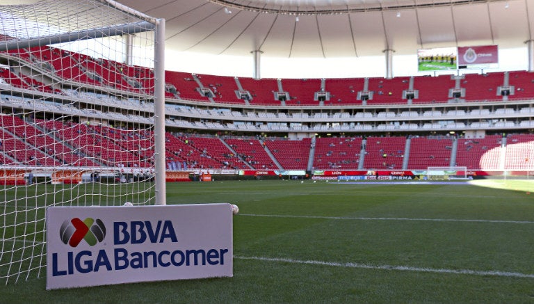 El Estadio Omnilife durante una tarde de futbol