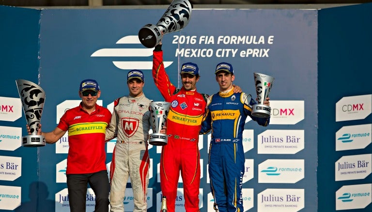  Lucas di Grassi, festejando su triunfo en el ePrix