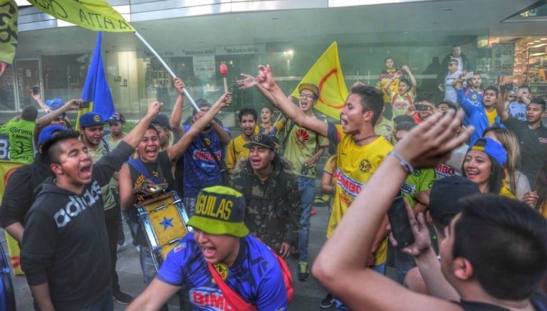 Integrantes de la Monumental en Guadalajara