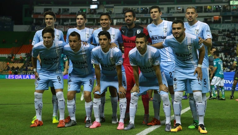 Plantilla inicial de Gallos contra León