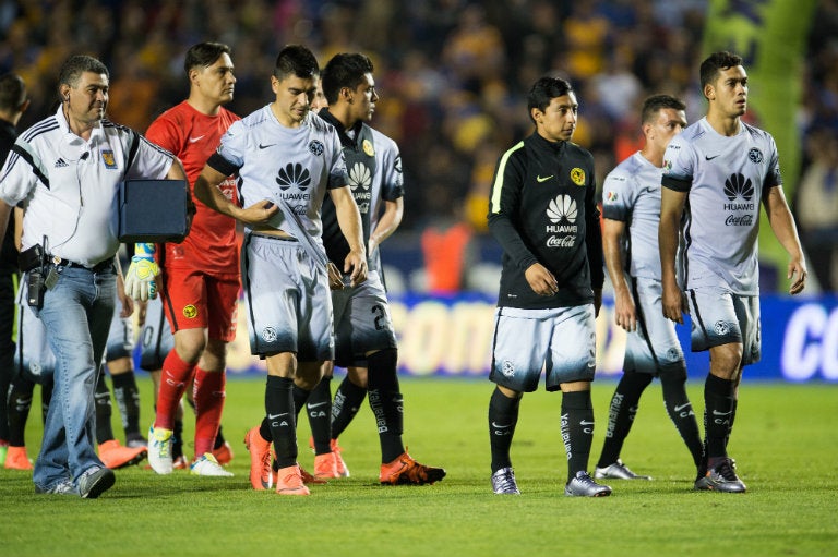 Jugadores del América, tras ser goleados por Tigres