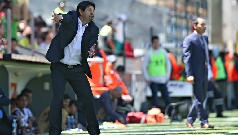 Cardozo reparte instrucciones al interior de la Bombonera