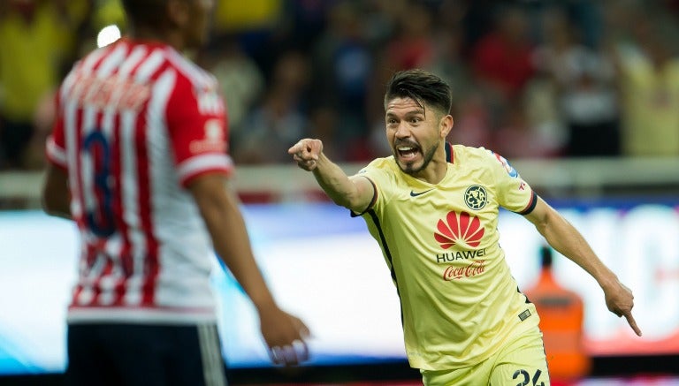 Oribe Peralta festej su gol contra las Chivas