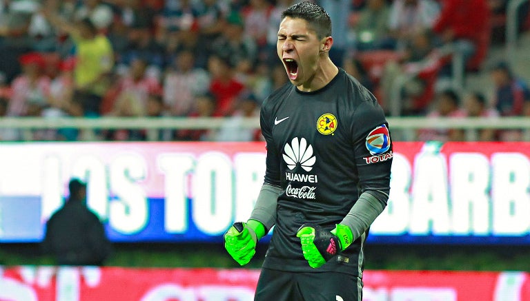 Hugo González festeja uno de los tantos del América