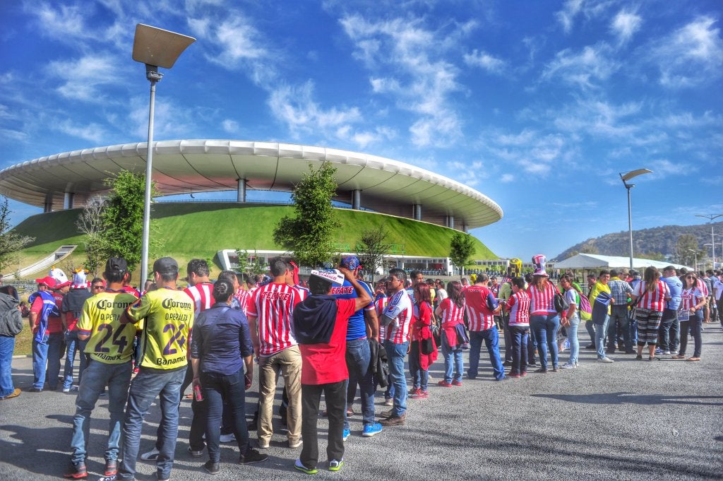 La afición a las afueras del estadio previo al arranque del partido