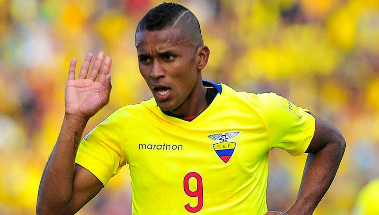 Fidel Martínez celebra un gol con Ecuador