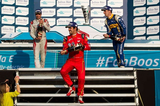 Di Grassi festeja su triunfo, que después le retiraron, en la CDMX