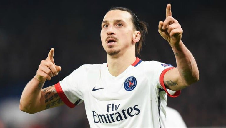 Ibra celebra un gol con PSG