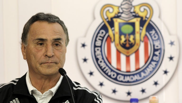 José Luis Real durante conferencia de Chivas