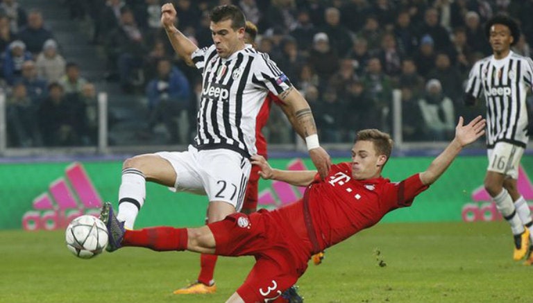 Sturaro y Kimmich disputan el esférico