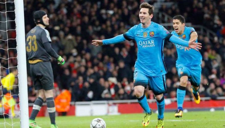 Messi festeja una de sus anotaciones contra Arsenal