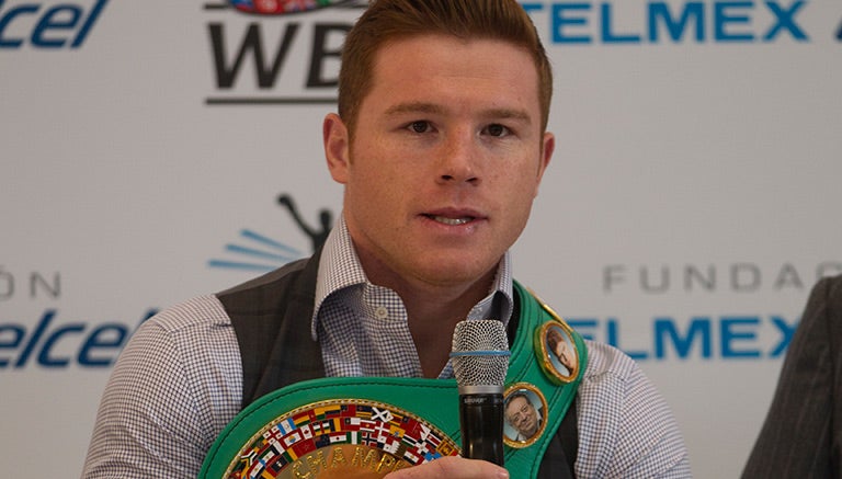 El Canelo, platicando en conferencia de prensa